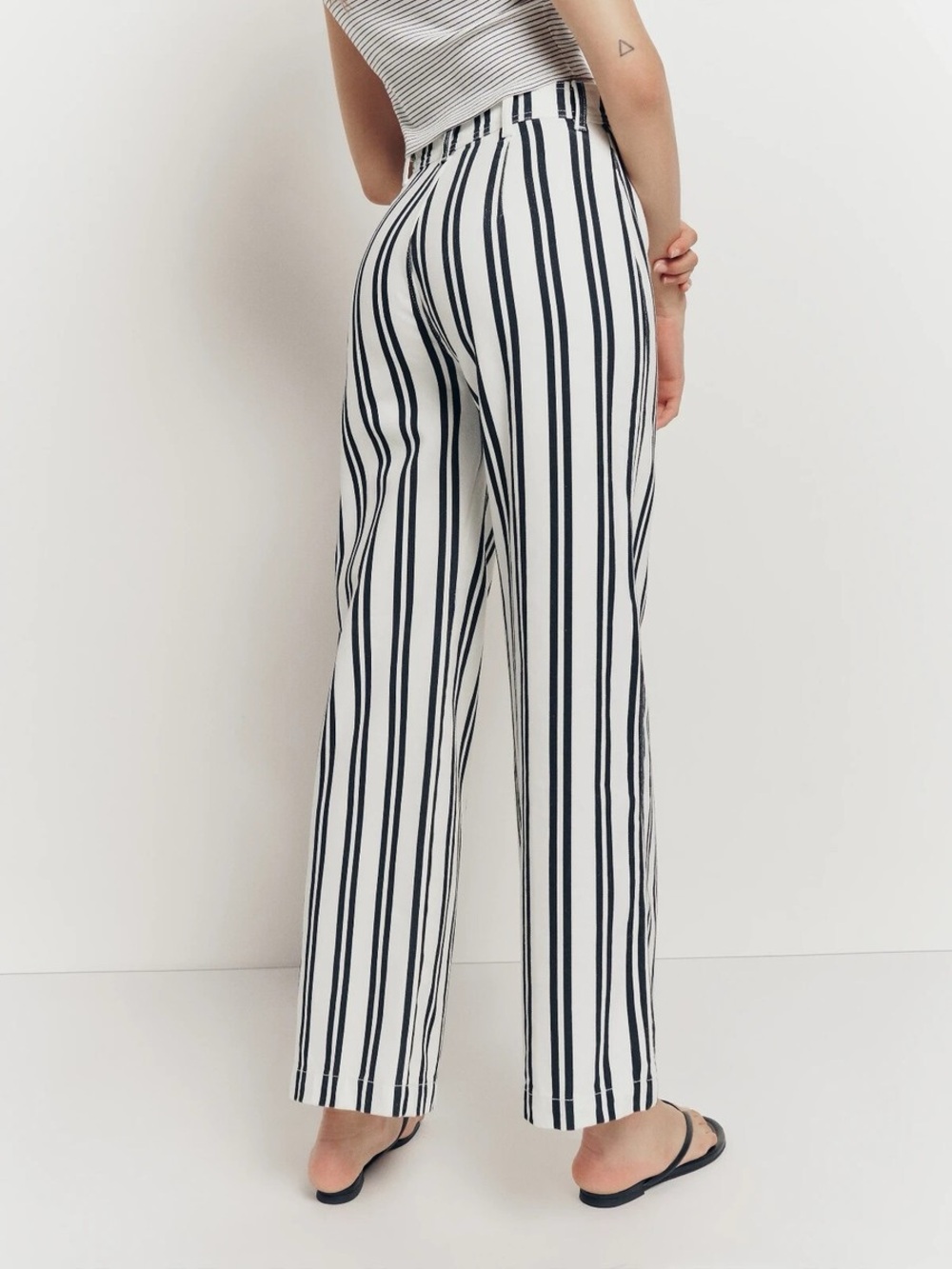 Reformation Logan Ultra High Rise - Wide Leg Striped Jeans - Size 23 - Picture 3 of 8